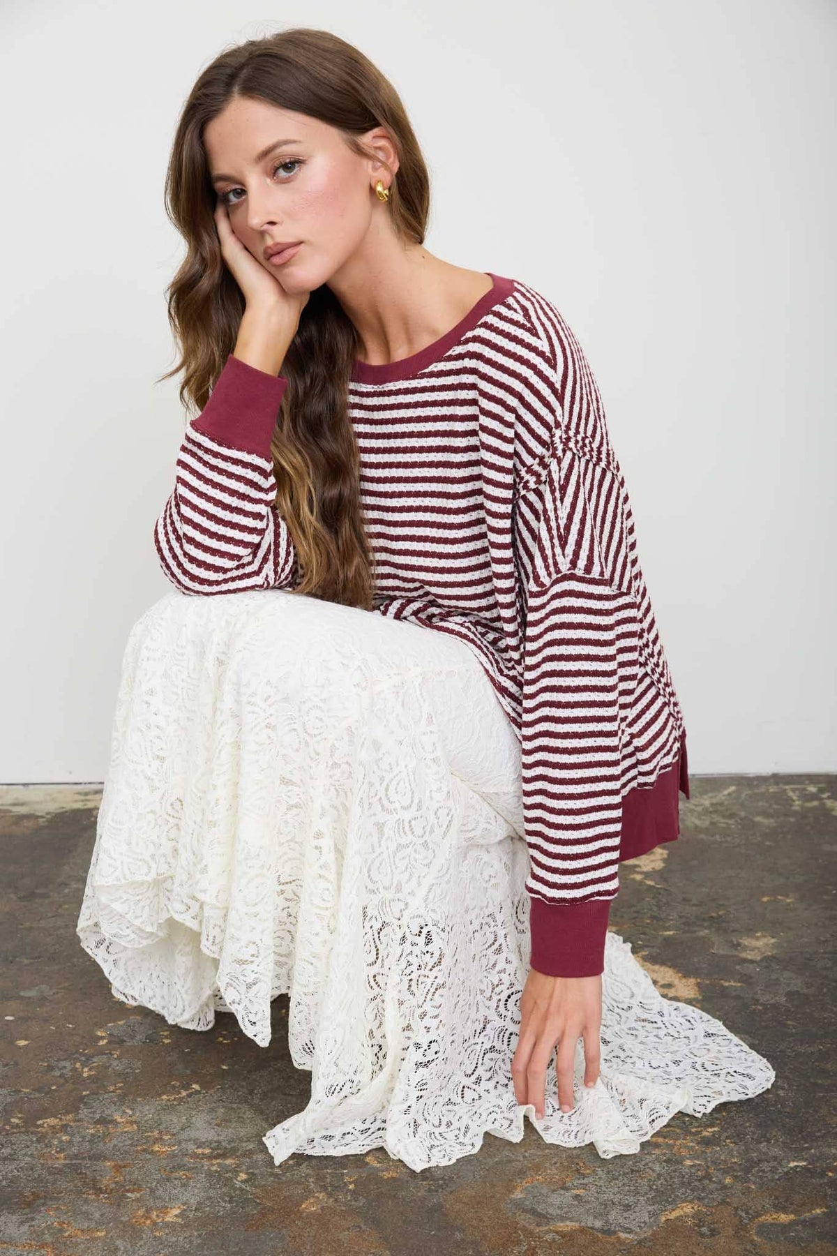 STRIPE EXPOSED SEAM SPLIT HEM LONG SLEEVE KNIT TOP : CREAM