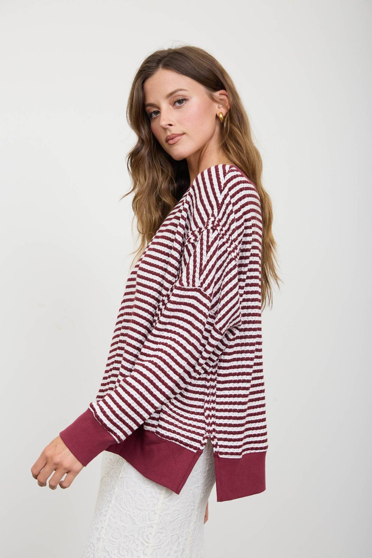 STRIPE EXPOSED SEAM SPLIT HEM LONG SLEEVE KNIT TOP : CREAM