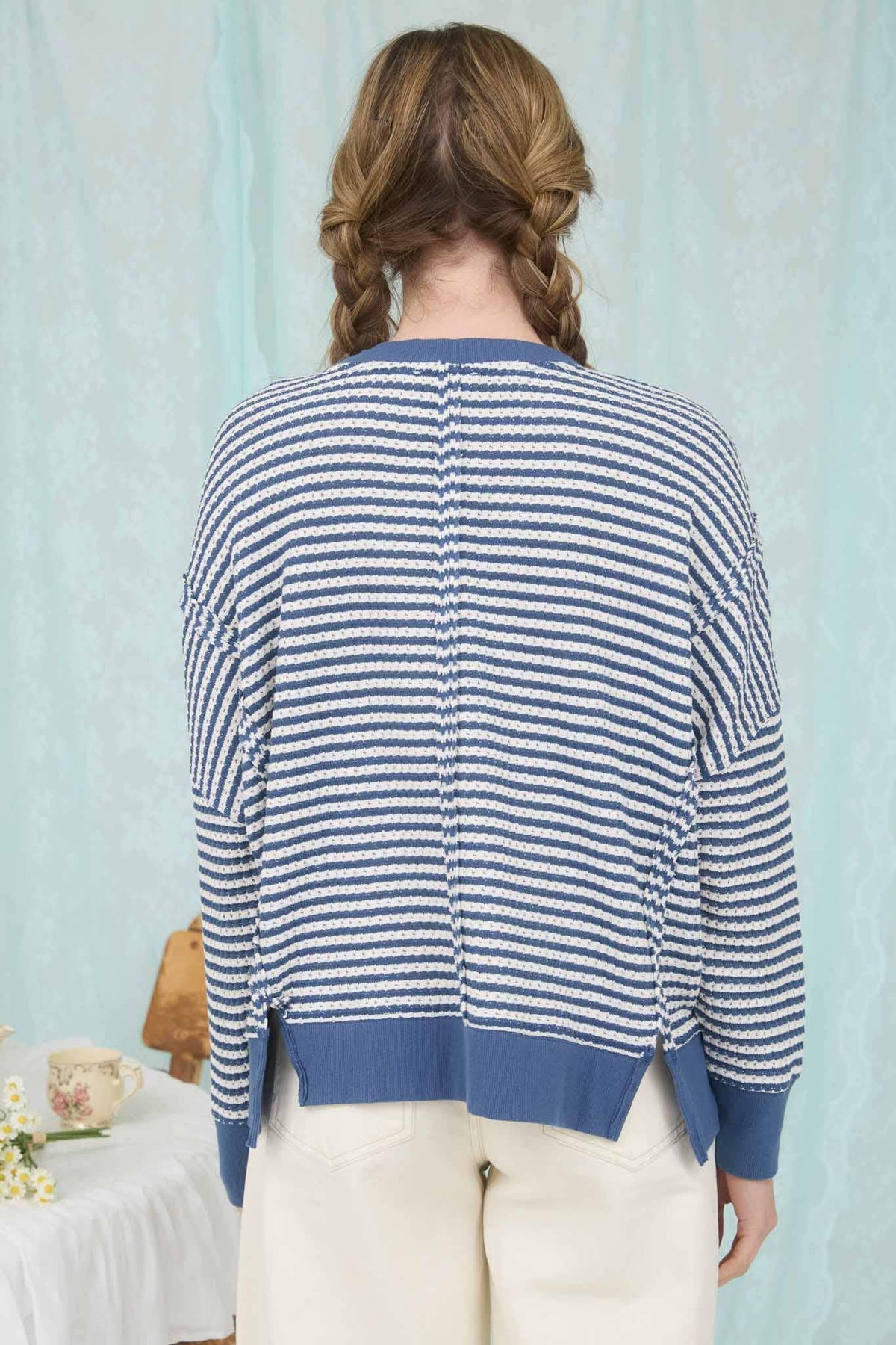 STRIPE EXPOSED SEAM SPLIT HEM LONG SLEEVE KNIT TOP : CREAM